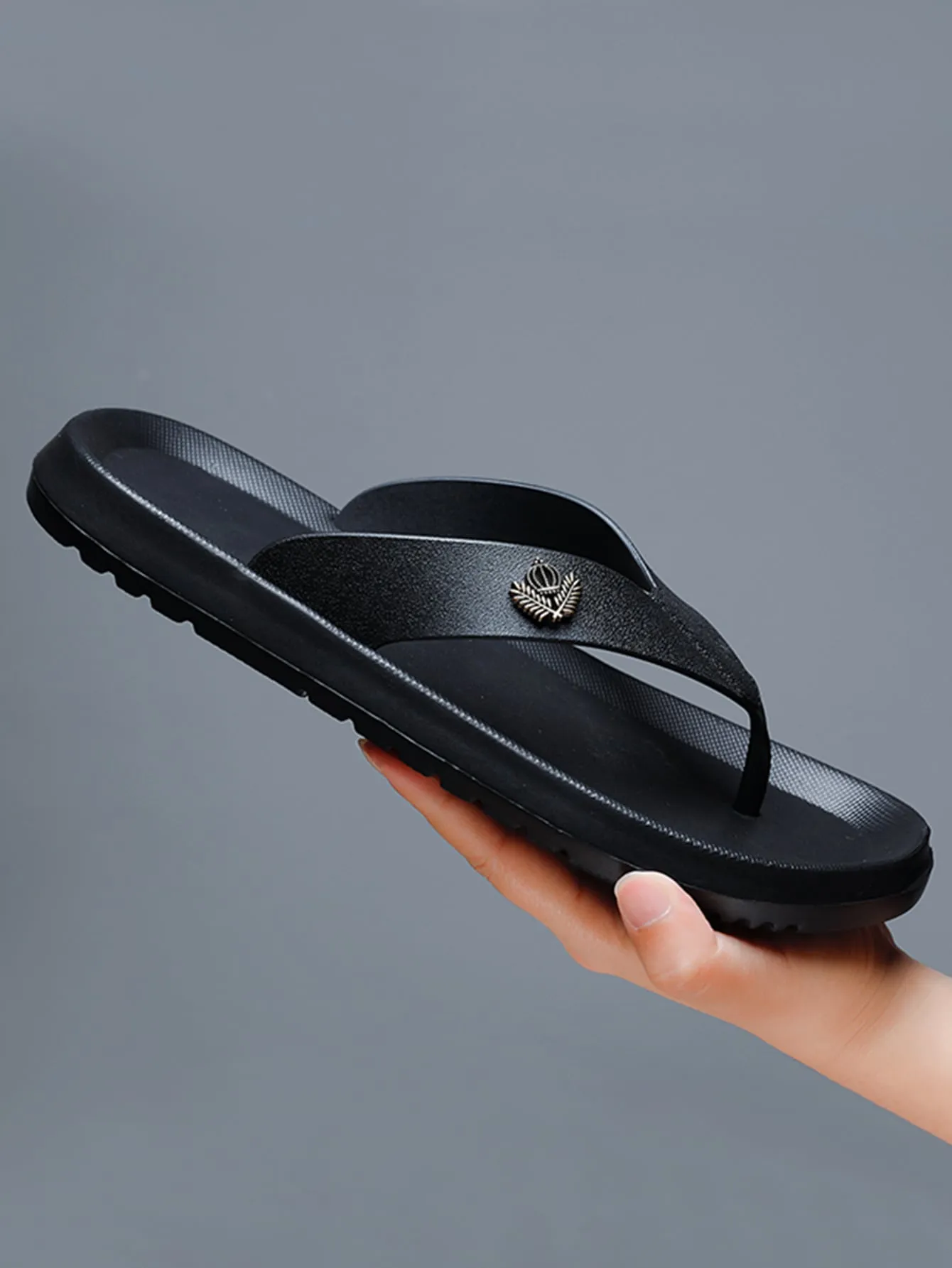 Men Crown & Leaf Decor Flip Flops