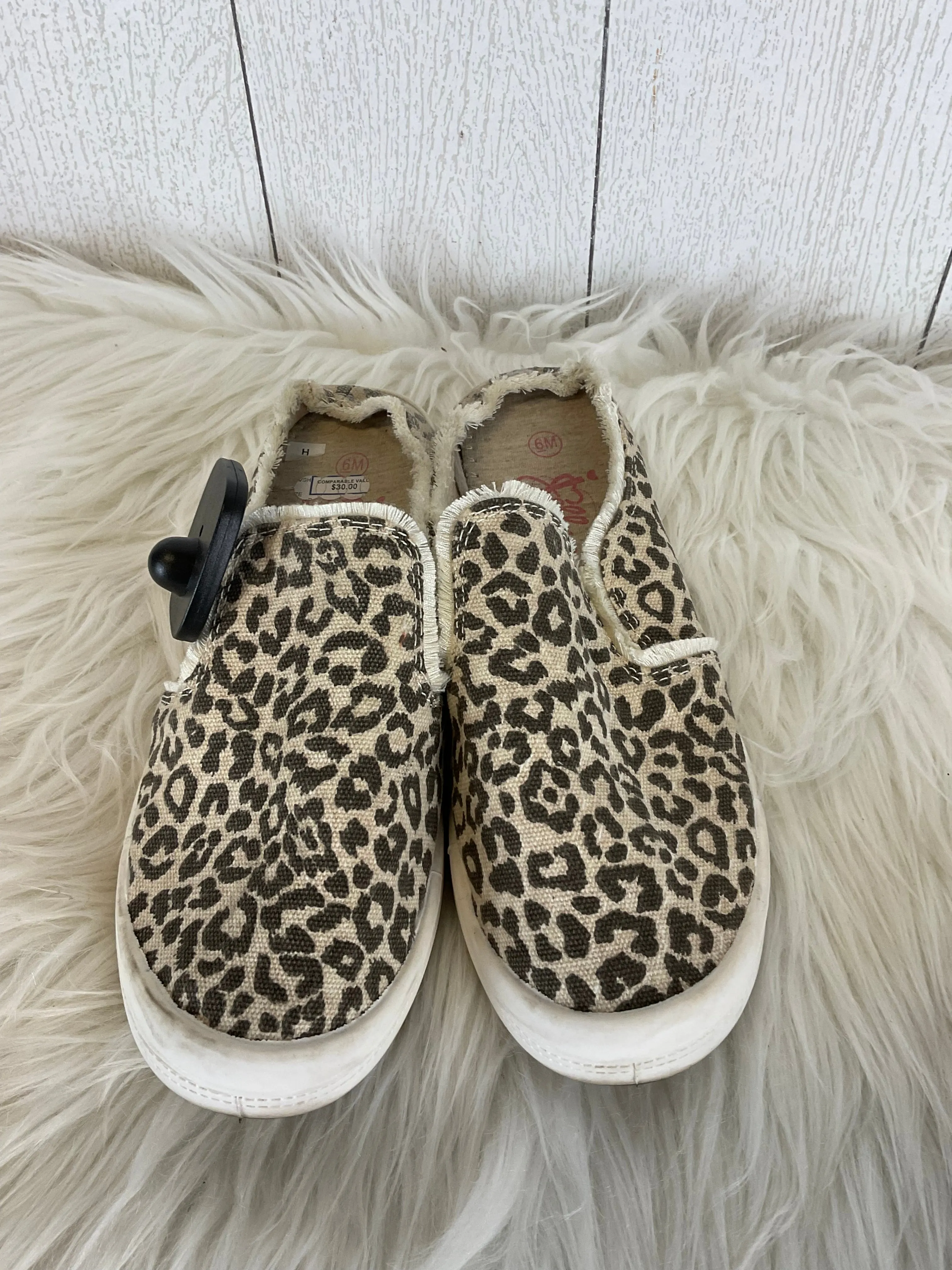 Shoes Flats By Jelly Pop In Tan, Size: 6.5